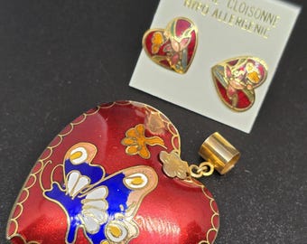 Colgante de mariposa de esmalte cloisonné vintage con pendientes a juego, detalle decorativo de metal en forma de corazón de tono dorado de doble cara, estilo asiático chino.