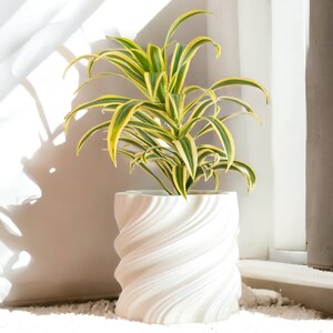 Large Ceramic Planter Pot With Drainage, Flowers, Medium Plants & Succulents image 3