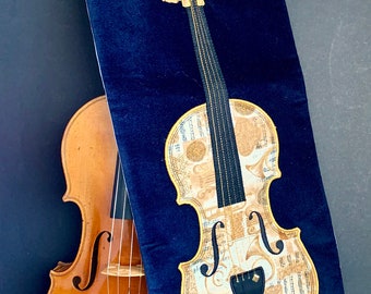 Violin top "The Baroque Violin" on blue velvet