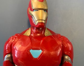 Figura de acción Marvel Iron Man.