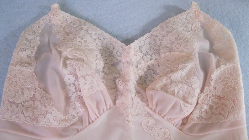 Pink Petticoat / Chemise / Nylon Vintage Slip / Pink Lace image 4