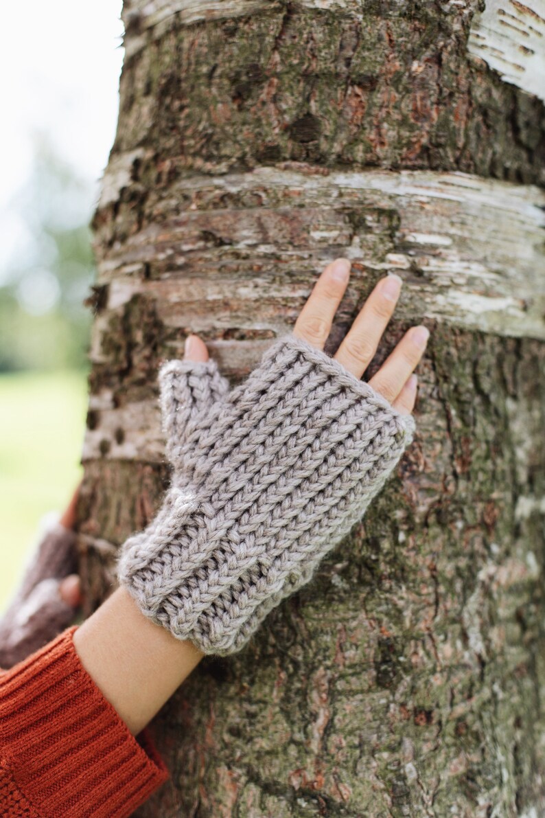 2 in 1 Simple Mittens/Wristwarmers: KNITTING PATTERN, Super Chunky Knit Pattern, Moloneymakes image 4
