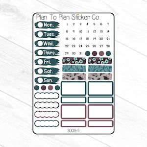 Puede incluir: Una hoja de pegatinas con tem&aacute;tica de calendario. La hoja incluye etiquetas para cada d&iacute;a de la semana, n&uacute;meros para los d&iacute;as del mes y patrones florales decorativos en verde azulado, morado y blanco. Tambi&eacute;n hay varias cajas rectangulares y festoneadas para notas.