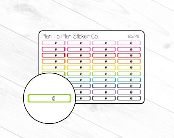 Può includere: Un foglio di adesivi rettangolari colorati con il testo "Plan To Plan Sticker Co." e "1257-18". Gli adesivi sono disposti in righe e colonne, ogni adesivo ha un bordo di colore diverso.