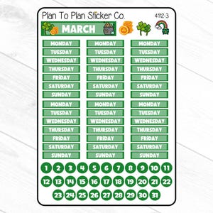 Puede incluir: Una hoja de pegatinas con tem&aacute;tica del D&iacute;a de San Patricio. La hoja presenta la palabra "MARZO" y pegatinas de calendario con los d&iacute;as de la semana y las fechas del 1 al 31. El verde y el blanco son los colores principales, con tr&eacute;boles y arco&iacute;ris.