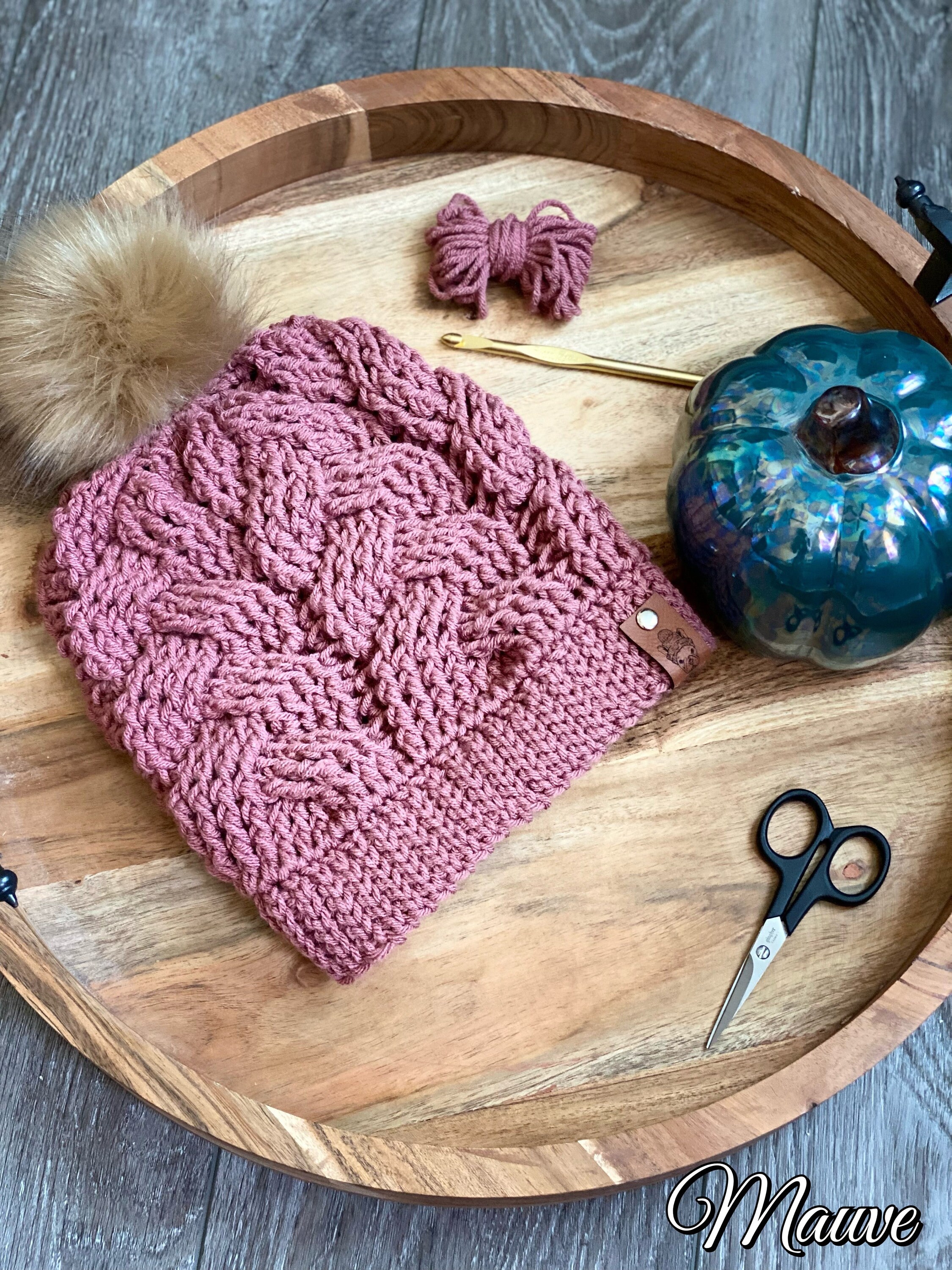 Handmade Crochet Fur Pompom Cable Knit Look Crochet Fashion  display picture 3