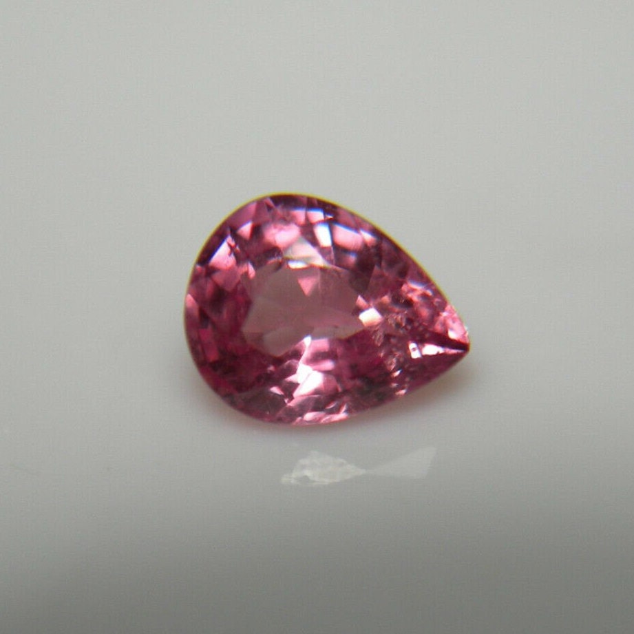 Saphir Pourpre-orange Du Mozambique 1,34 Carat - Pierre Naturelle Rare, Taille 6.5x6.3 Mm
