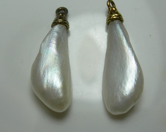 2 NATURAL MISSISSIPPI River Pearls Antique Vintage Gold Drop Uncultured Genuine Freshwater American USA Jyotish mermaid tear very rare m15