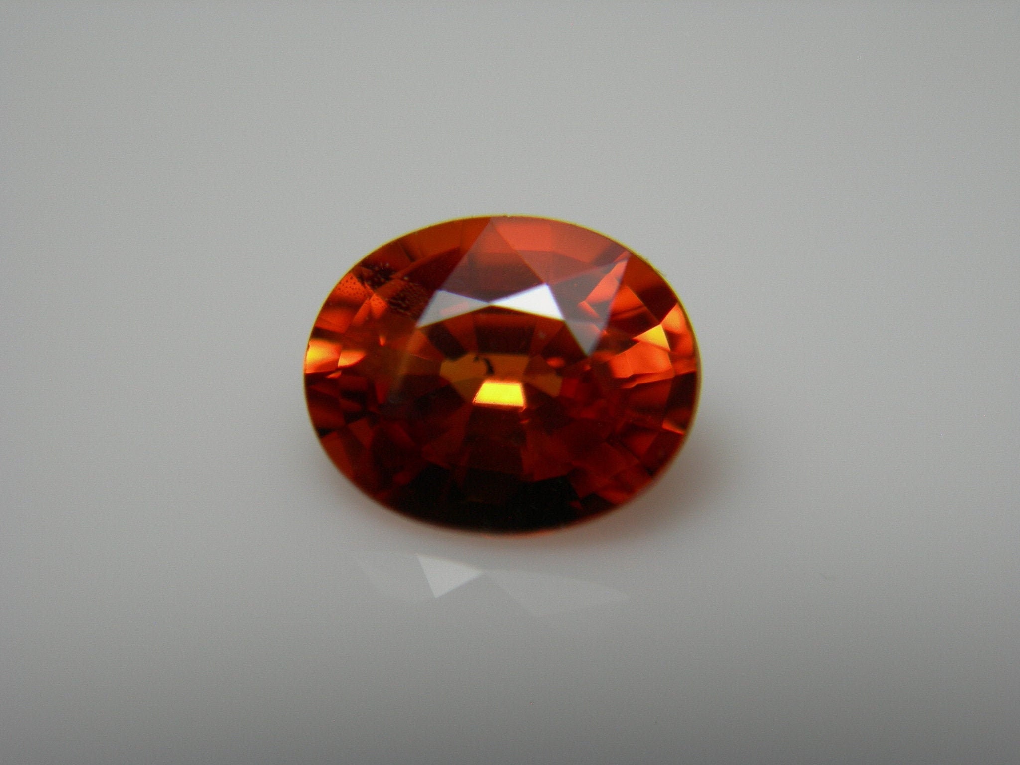 RARE !! SAPHIR ORANGE ROUGE DE TANZANIE : 4.5 mm x 3.5 mm