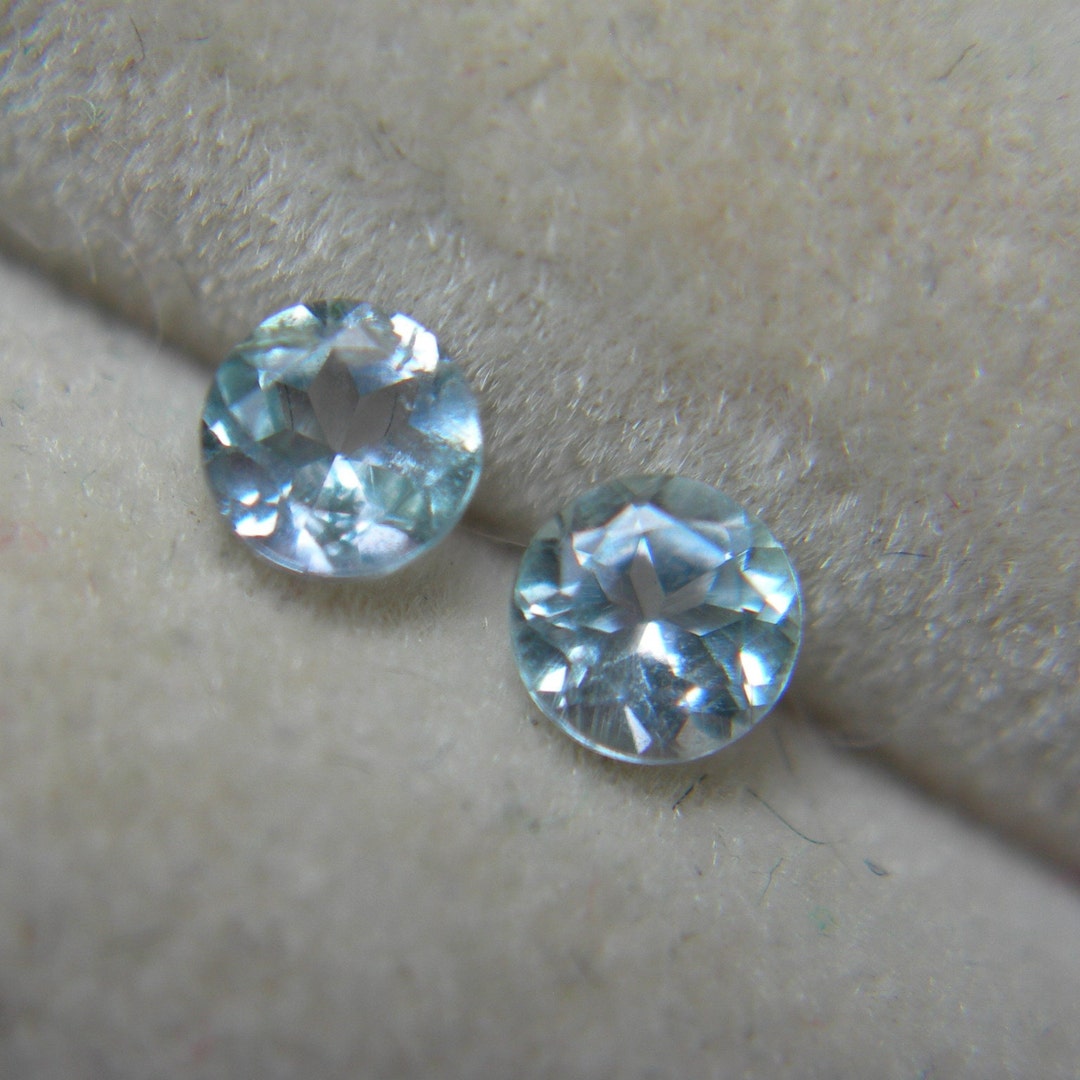Pierre Précieuse Kornerupine Naturelle 2.31cts - Bleu-vert Teal De Tanzanie, Taille Kite, Transparente
