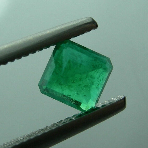 Émeraude Naturelle Colombie Muso 3,936 Carats - Certifiée Bellerophon - NEUVE