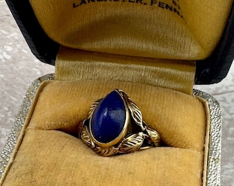 Vintage 14k Yellow Gold Lapis Lazuli Solitaire Ring High Relief Teardrop Shaped Stone and Stamped Leaf Details