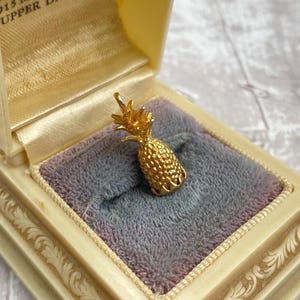 Vintage Pineapple Charm in 14k Solid Yellow Gold Necklace Pendant 585 Beach