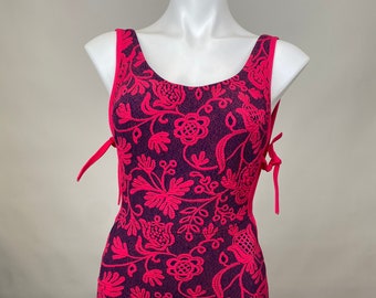 Authentieke vintage jaren 1950 designer Catalina blauw roze badpak uit één stuk bloemen zwempak pin-up fotoshoot