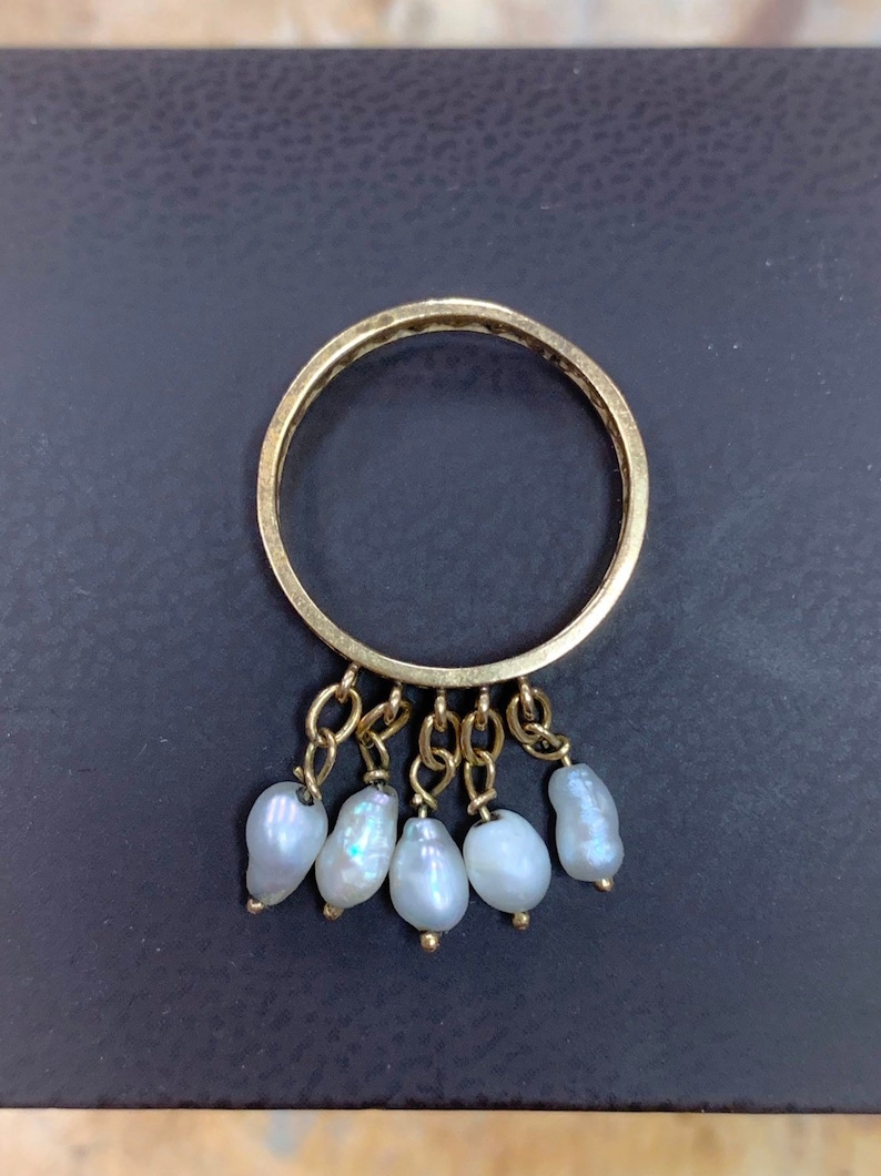 Vintage 1970/'s bohemian 14k solid yellow gold ring with spiral cutwork and fresh water pearl dangles