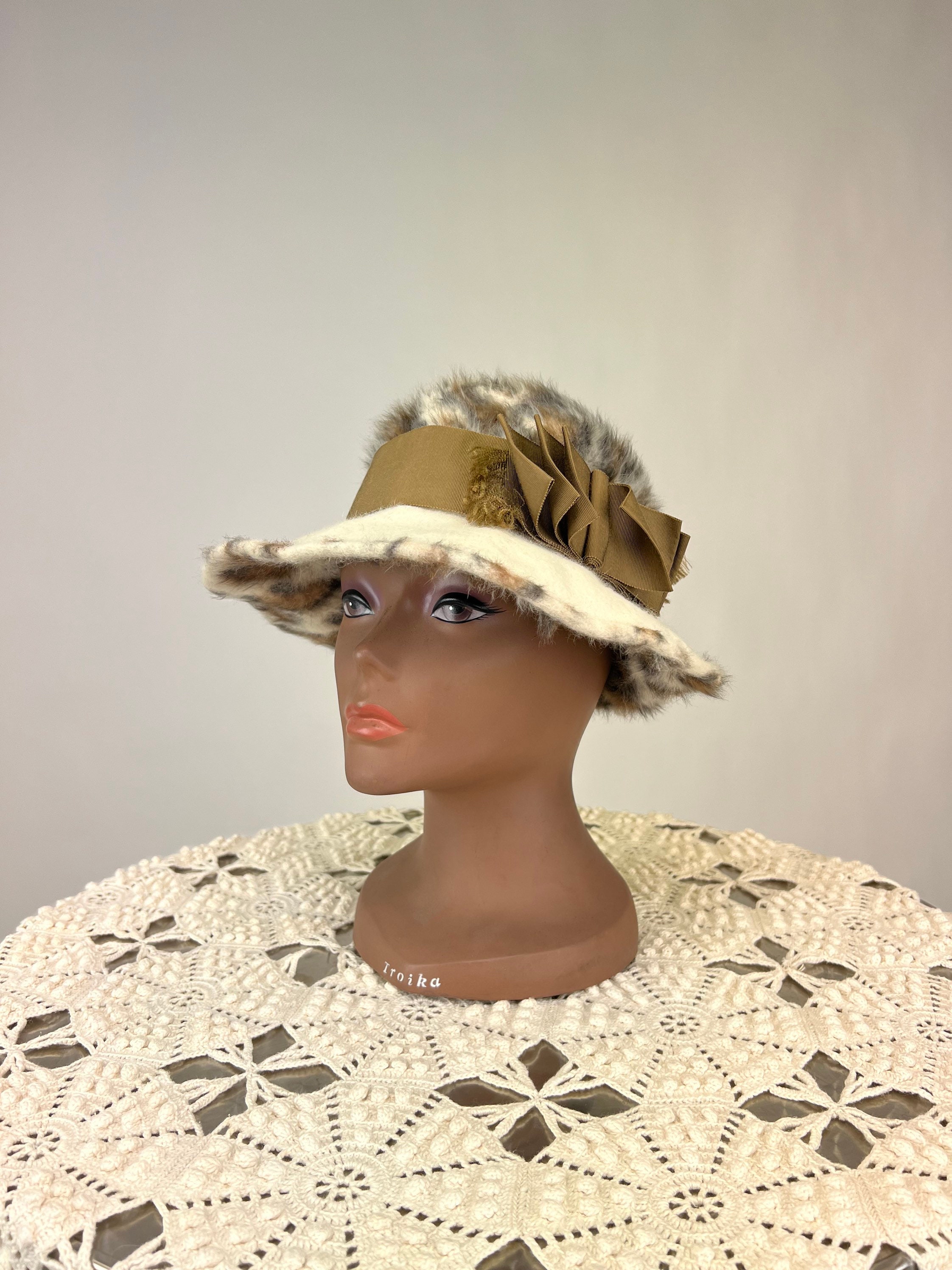 Vintage Yves Saint Laurent Spotted Leopard Fuzzy Faux Fur  display picture 2