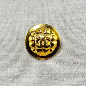 Vintage Chanel Paris Coco Elephant Quilted CC Gold Gilt Buttons 5 Pieces image 14