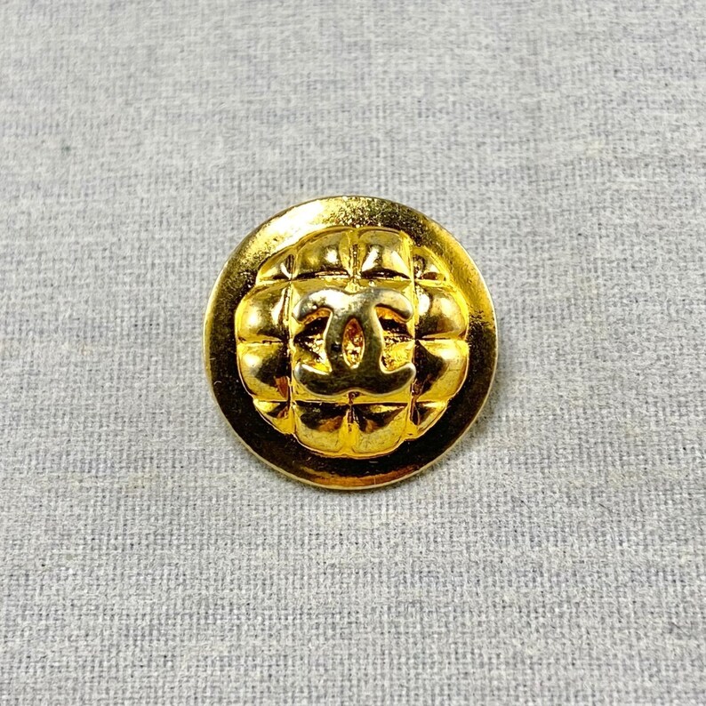 Vintage Chanel Paris Coco Elephant Quilted CC Gold Gilt Buttons 5 Pieces image 14