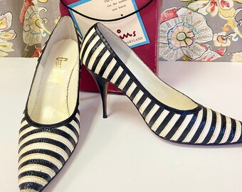 Vintage Pin up girl sexy 1950s Authentic Stiletto High Heel Black and White Striped Gold Room Shoes with Original Box made of woven straw