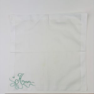 Vintage 1950s Embroidered &quot;Ann&quot; novelty hankie Handkerchief Hanky Green White