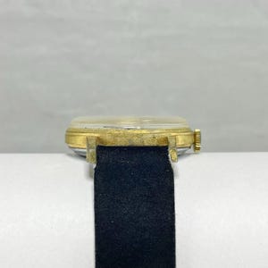 Reloj de pulsera Sheffield Spiro Agnew vintage de 1970, movimiento mecánico, correa azul oscuro. imagen 5
