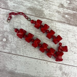Vintage 1930s Art Deco Bakelite Choker Necklace in Retro Cherry Red