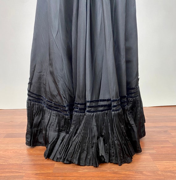 Rare silk two piece Victorian mourning black Jack… - image 9