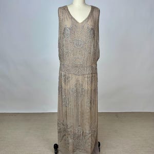 アンティーク ヴィンテージ 1920 年代 ベージュ シルク シフォン ドレス 装飾アールデコ ビーズ細工 現状渡し フラッパー グレート ギャツビー 傷ついた鳥