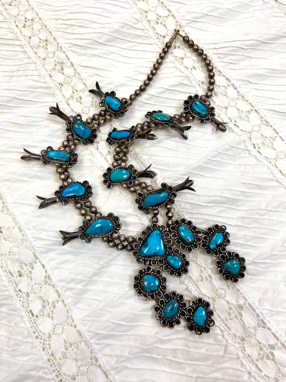 228 Grams 4 Inches Long Vintage Navajo Turquoise Native American Jewelry Silver Bracelet 228 Grams 4 Inches Long Vintage Navajo Turquoise Native American Jewelry Silver Bracelet