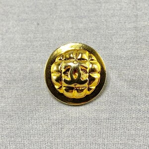 Vintage Chanel Paris Coco Elephant Quilted CC Gold Gilt Buttons 5 Pieces image 18
