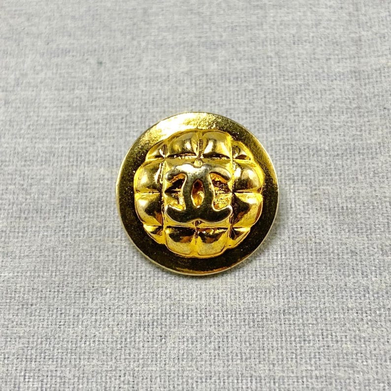 Vintage Chanel Paris Coco Elephant Quilted CC Gold Gilt Buttons 5 Pieces image 18