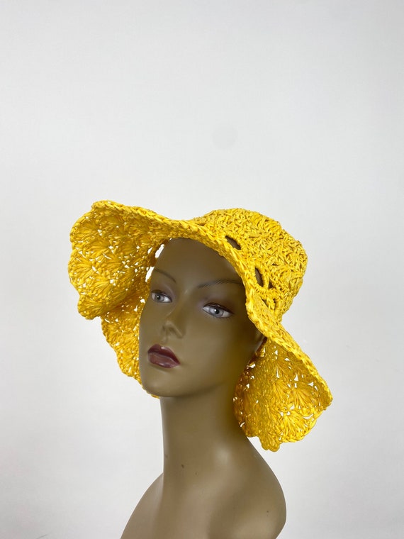 Vintage 1960s bright yellow Raffia crochet floppy 