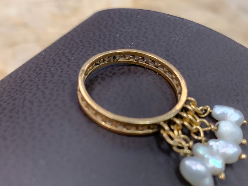 Vintage 1970/'s bohemian 14k solid yellow gold ring with spiral cutwork and fresh water pearl dangles
