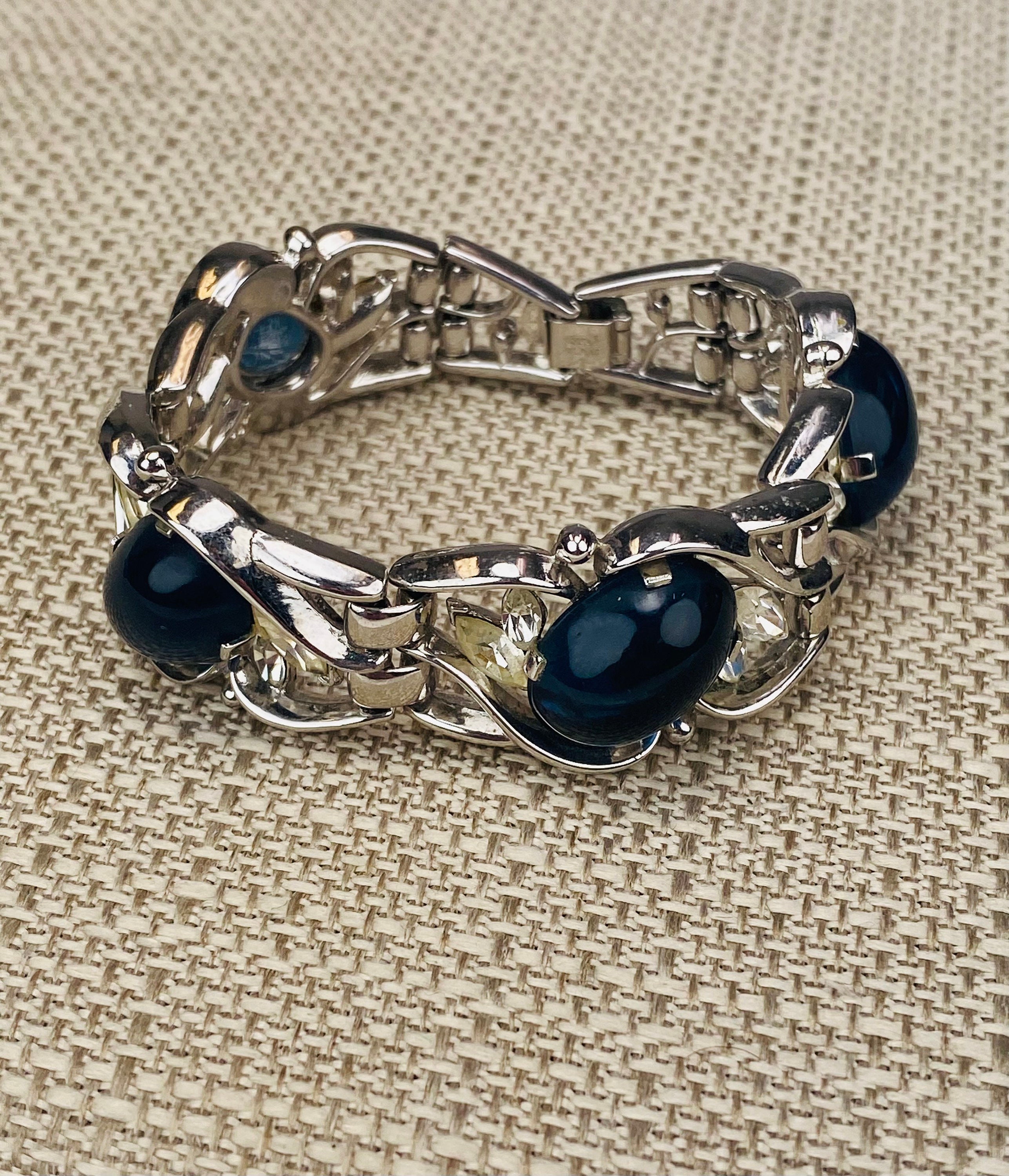 Vintage 1950s Trifari Pat Pending Silver Toned Bracelet With