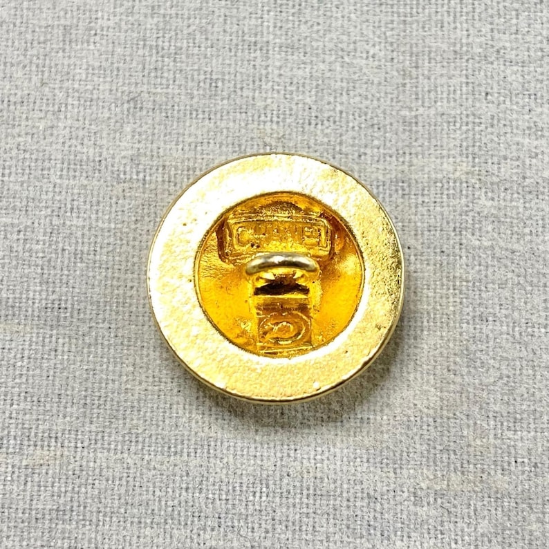 Vintage Chanel Paris Coco Elephant Quilted CC Gold Gilt Buttons 5 Pieces image 15