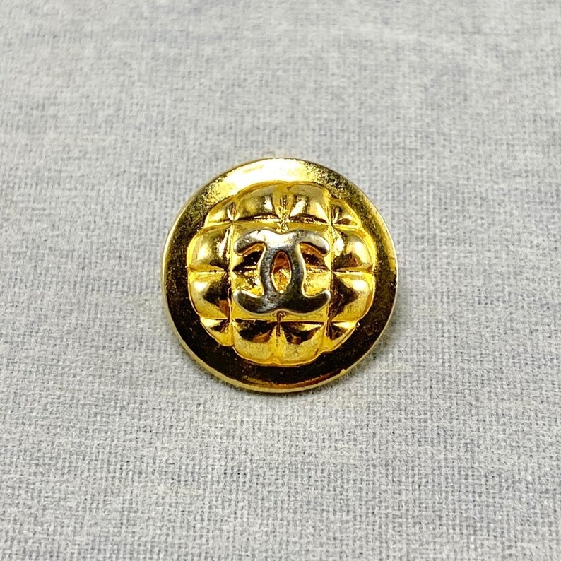 Vintage Chanel Paris Coco Elephant Quilted CC Gold Gilt Buttons 5 Pieces image 10
