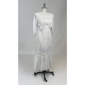Vintage Edwardian 1910s White Cotton Embroidered Flowers And Lace Dress AS IS