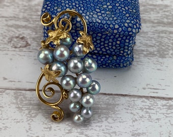 Mings of Honolulu Vintage blue pearl and 14k yellow gold grape cluster with leaves brooch pin, estate fine jewelry