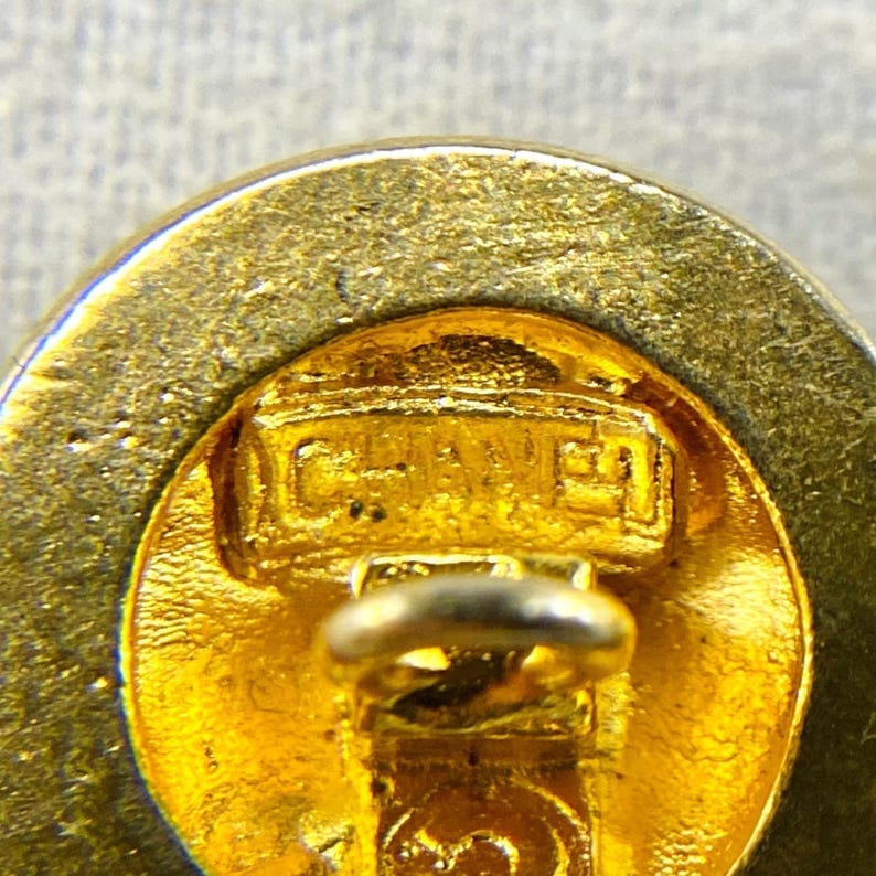 Vintage Chanel Paris Coco Elephant Quilted CC Gold Gilt Buttons 5 Pieces image 17