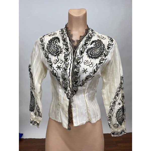 Soutache Daises Embroidered Sweater