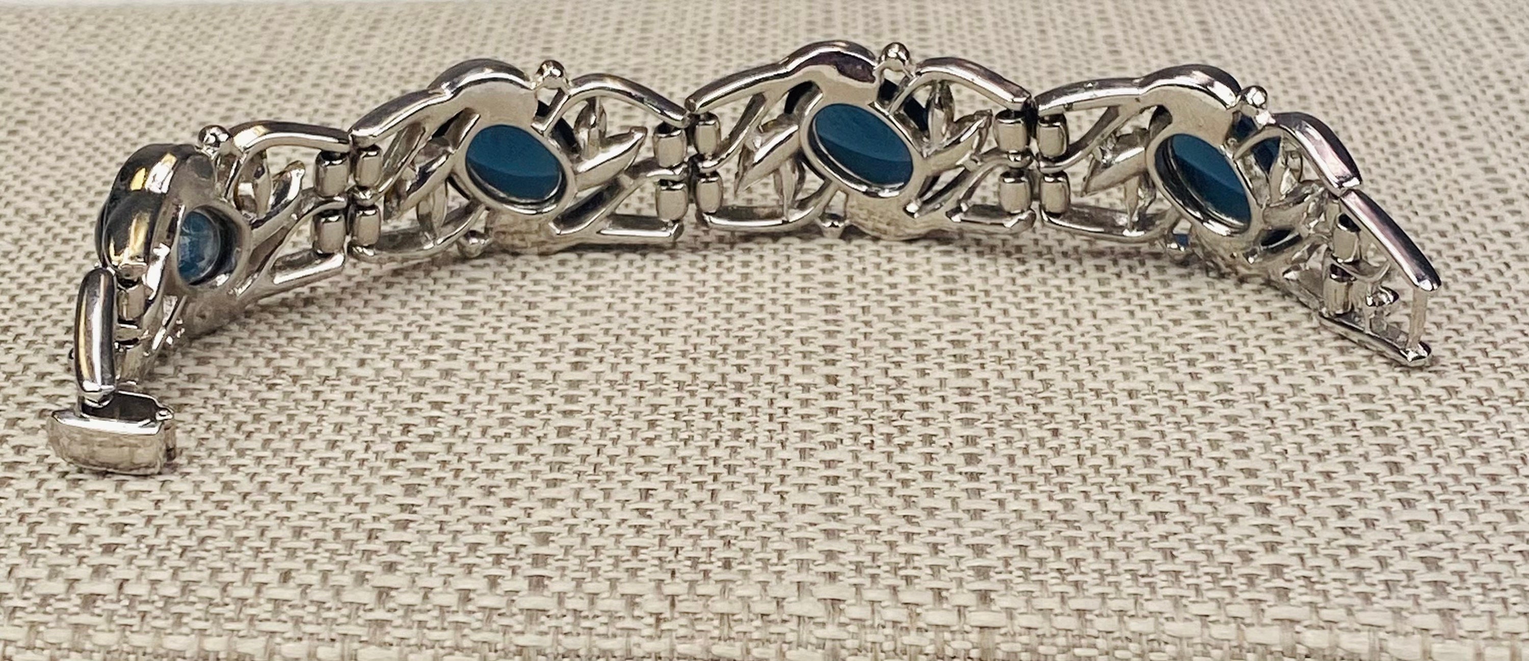 ヴィンテージ TRIFARI ブレスレット青石 Vintage 1950s Trifari Pat Pending Silver Toned Bracelet With Blue