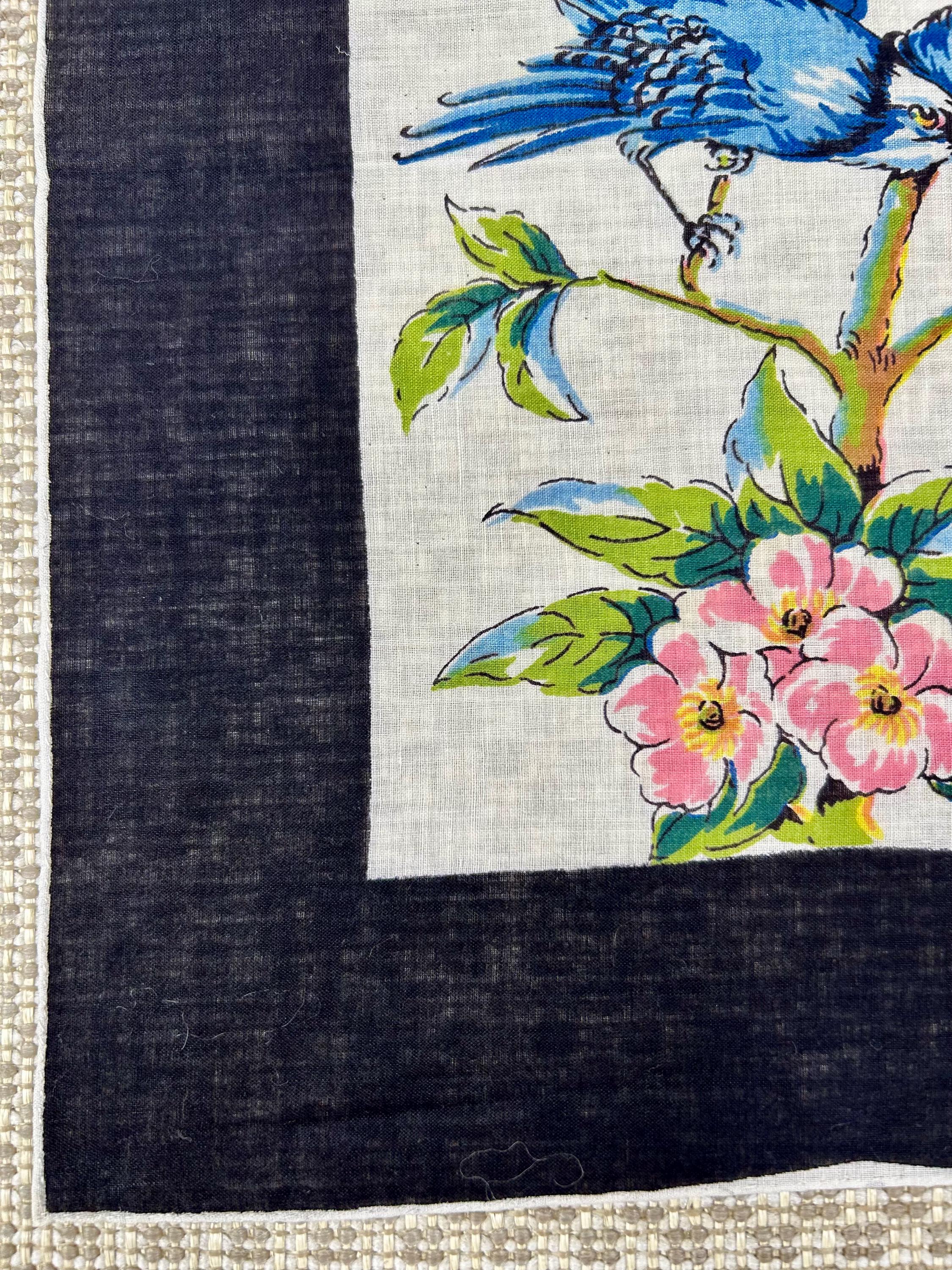 青が散る様ヴィンテージ大きな瞳や繊細に描かれた花模様の前掛けが美しい張子の招き猫 1950 年代のヴィンテージ プリント ハンカチ 鳥 ブルージェイズまたは