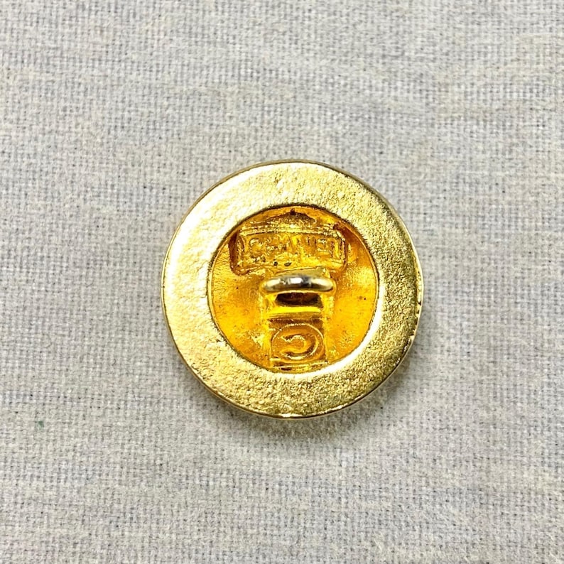 Vintage Chanel Paris Coco Elephant Quilted CC Gold Gilt Buttons 5 Pieces image 19