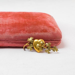 Rare Antique Victorian European Heart-Shaped Memento Mori Mourning Brooch Pin Jewelry in 15k Buttery Yellow Gold with Clover Leaf Motif