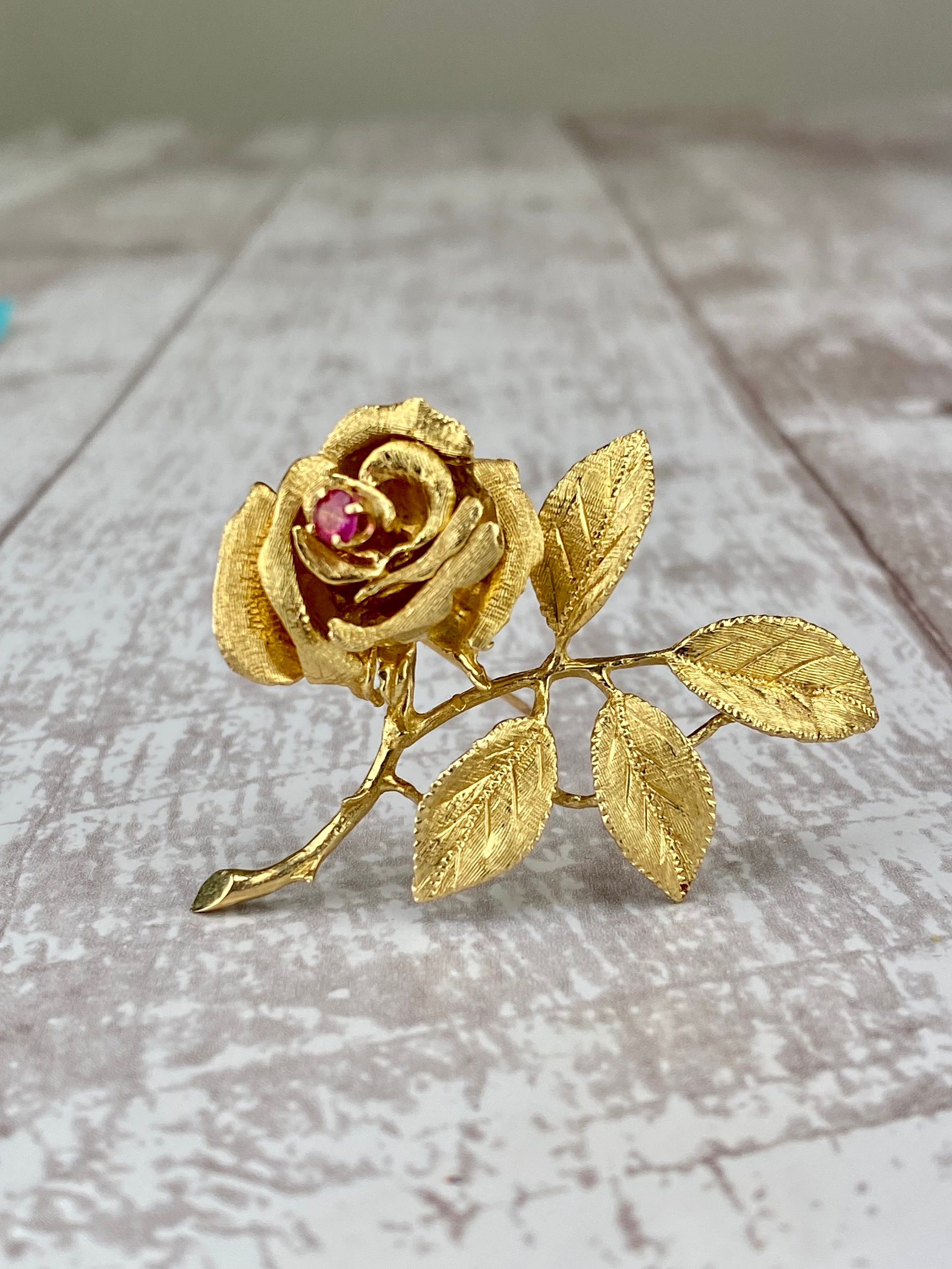 Vintage 1940s 14K Gold and Ruby Floral Wreath Brooch / Pin