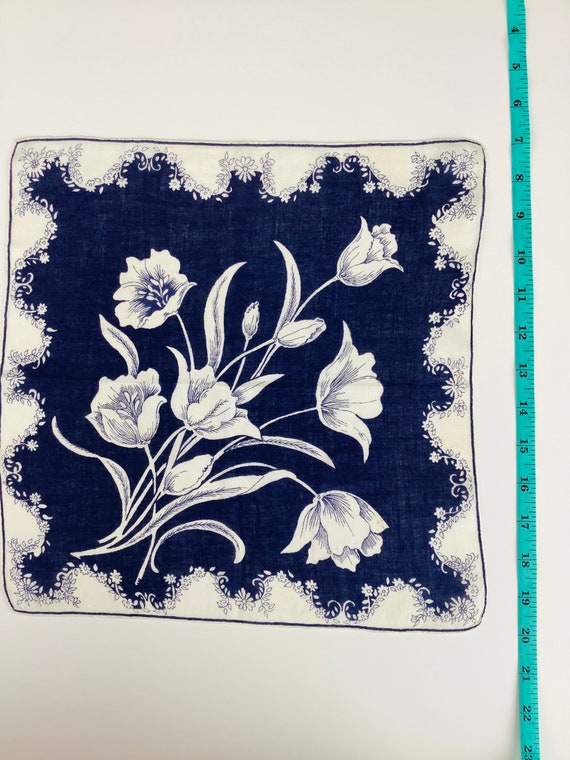 Vintage Beautiful 1940s navy blue and white tulips