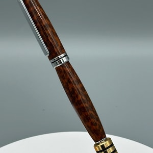 Stylo (132) artisanal exclusif en bois de serpent