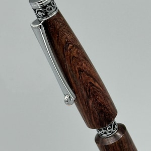 Exclusieve handgemaakte pen (148) van Hondurees palissanderhout