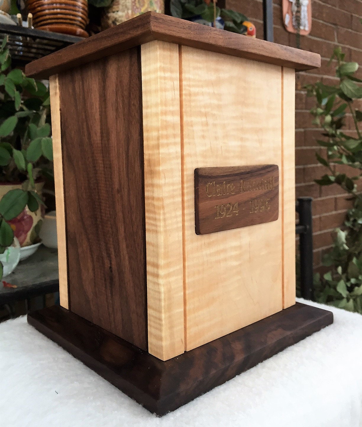 Urne funéraire en bois d