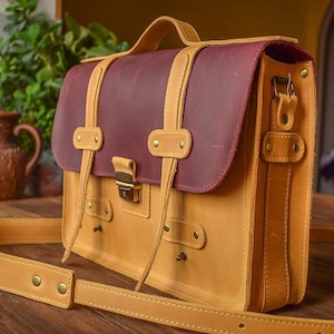 BABAK1995 Leather Briefcase for Women & Men | 2 Sizes | 9 Colors | Back pocket on demand | Logo on demand